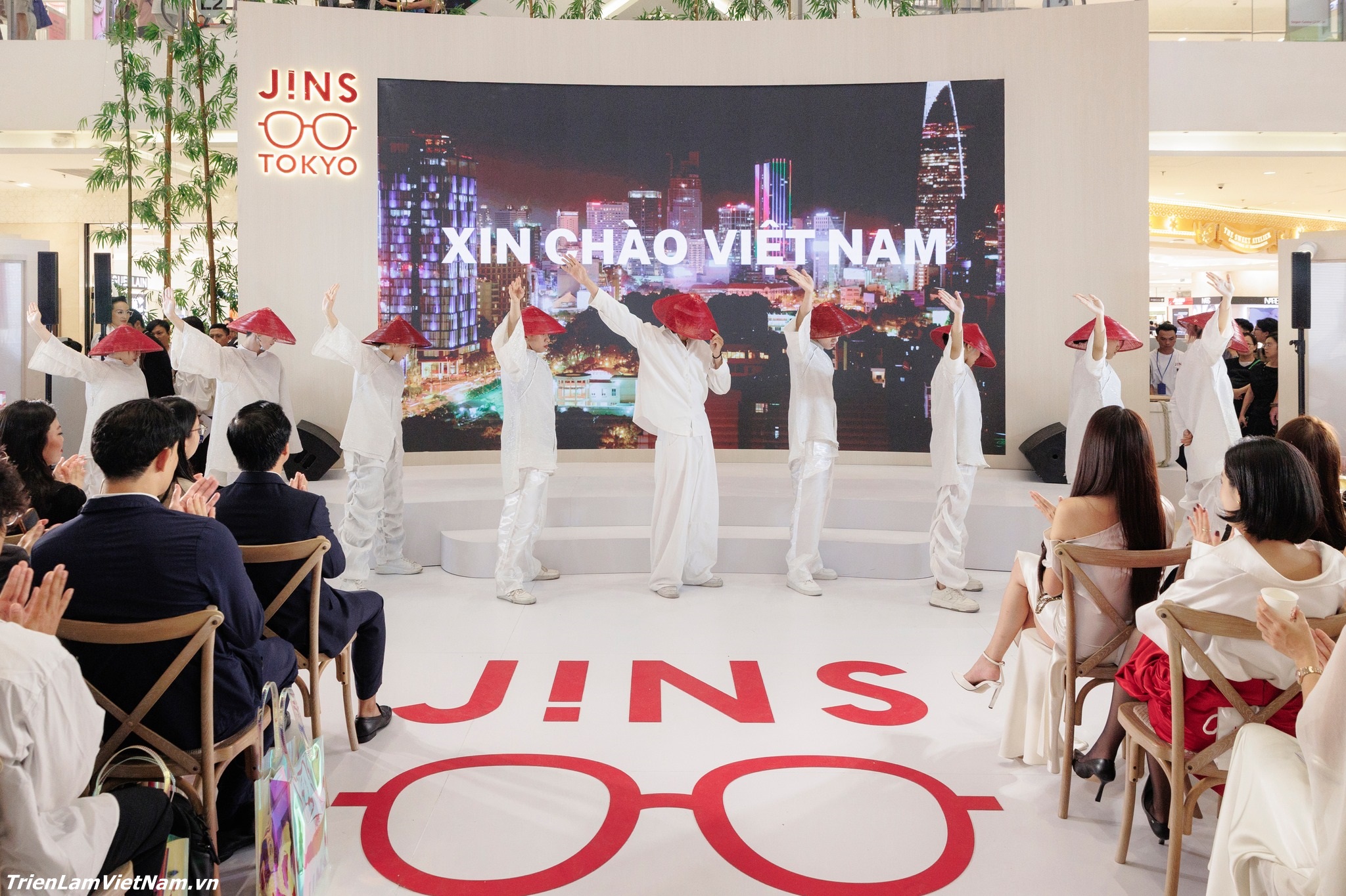 Jins khai trương cửa hàng đầu tiên tại TP.HCM 24 Jins khai truong cua hang dau tien tai TP 7